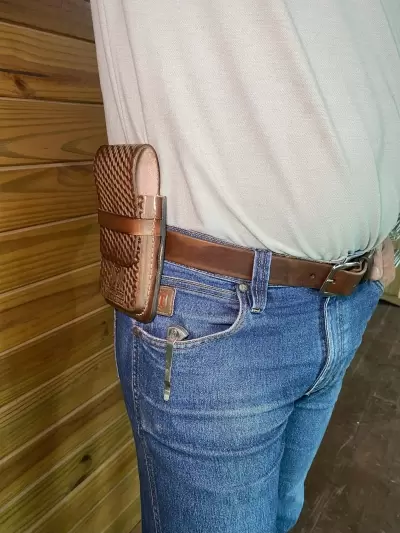 CINTO E CAPA CELULAR DE COURO 